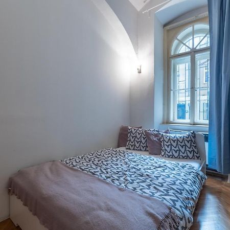 Spacious 3 Bedroom Apartment In The Heart Of Прага Экстерьер фото