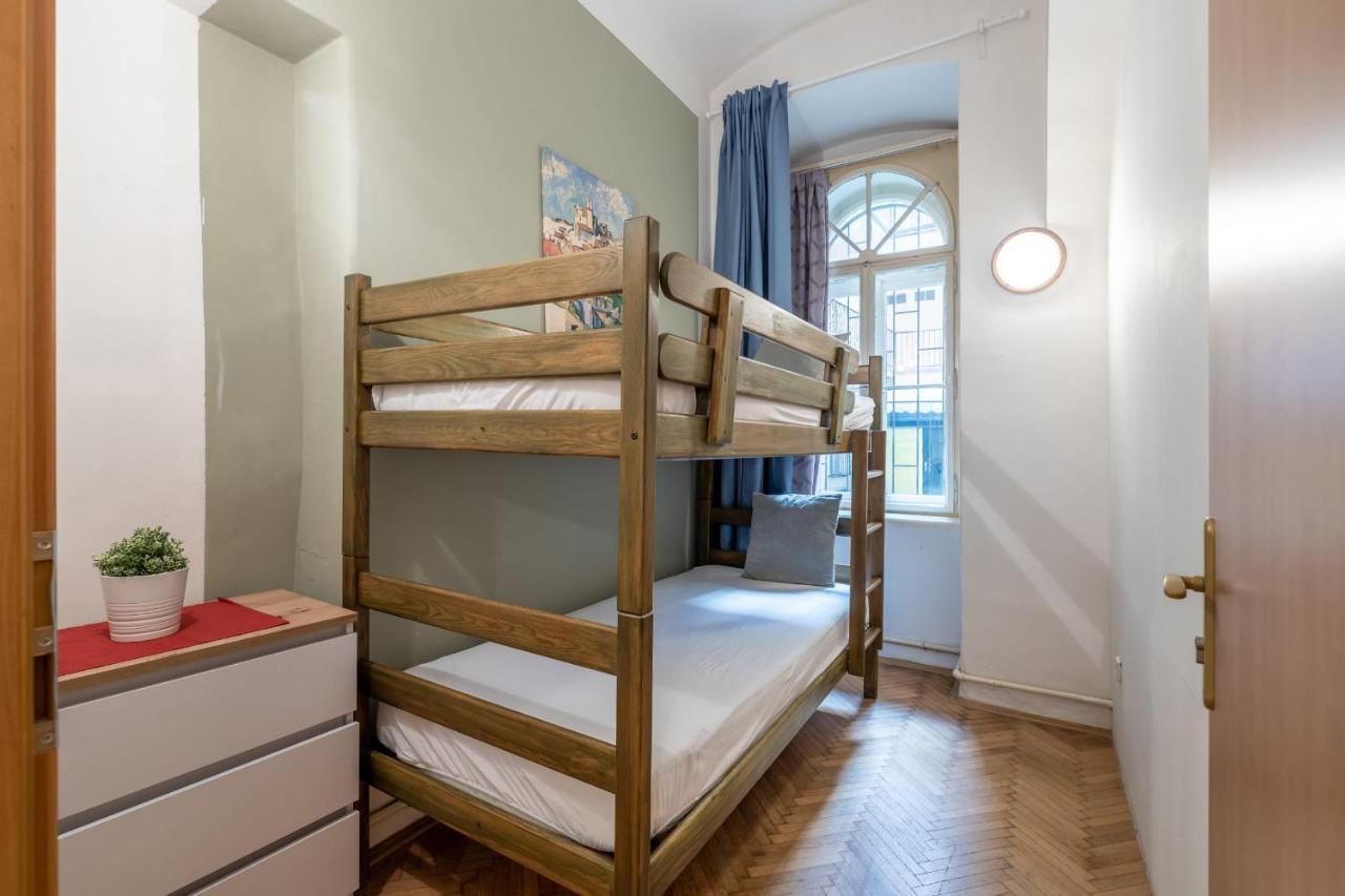 Spacious 3 Bedroom Apartment In The Heart Of Прага Экстерьер фото