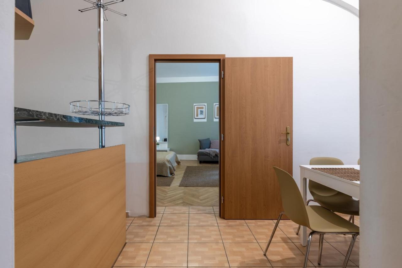 Spacious 3 Bedroom Apartment In The Heart Of Прага Экстерьер фото
