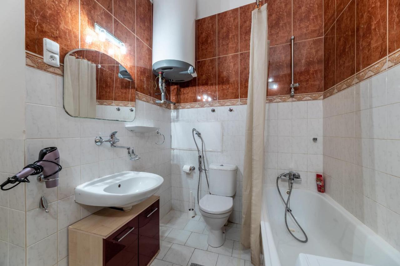 Spacious 3 Bedroom Apartment In The Heart Of Прага Экстерьер фото